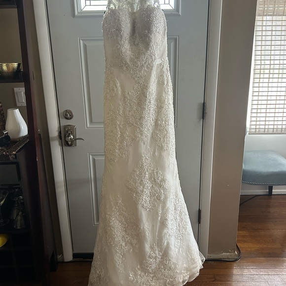 Oleg Cassini Lace Wedding Dress in Ivory - Picture 1 of 4